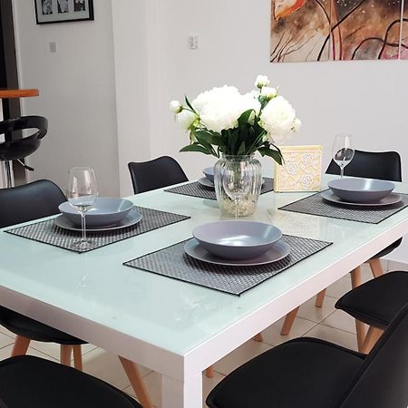 Paradise Gardens IV 2 Bd Amazing Apartment 파포스 외부 사진