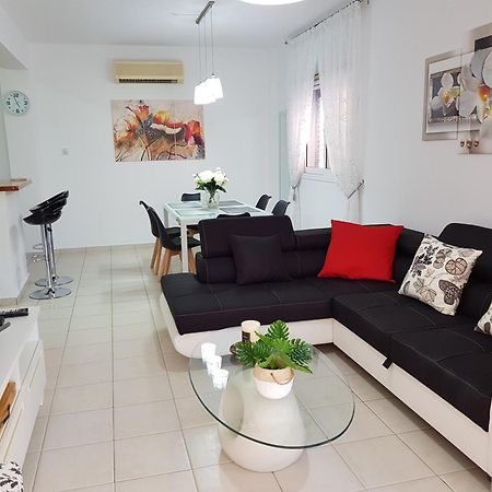 Paradise Gardens IV 2 Bd Amazing Apartment 파포스 외부 사진