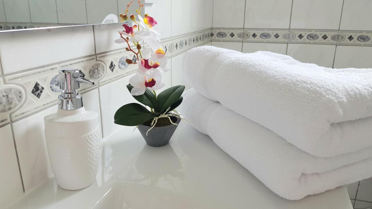 Paradise Gardens IV 2 Bd Amazing Apartment 파포스 외부 사진