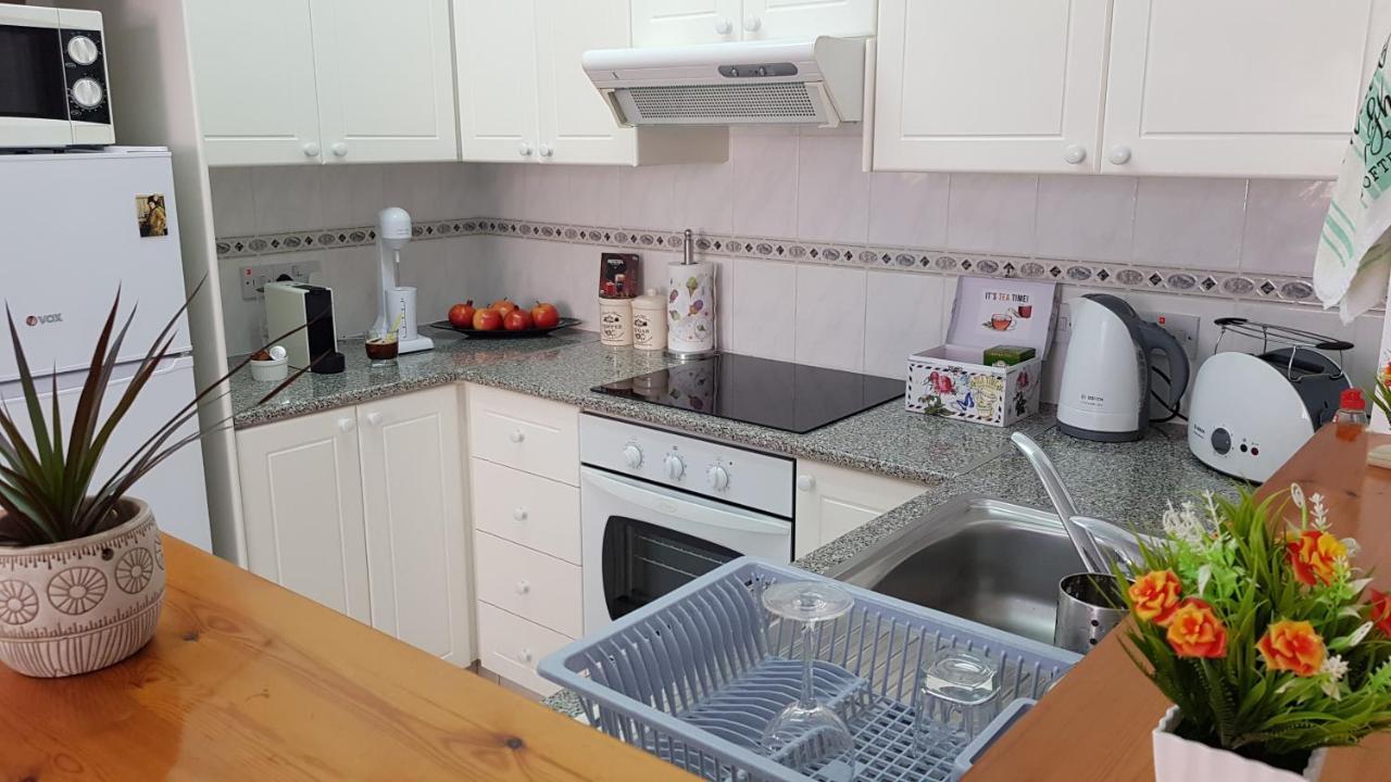 Paradise Gardens IV 2 Bd Amazing Apartment 파포스 외부 사진
