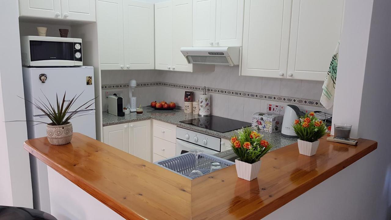 Paradise Gardens IV 2 Bd Amazing Apartment 파포스 외부 사진