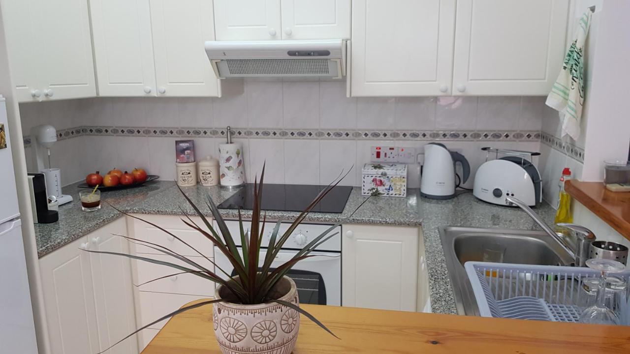 Paradise Gardens IV 2 Bd Amazing Apartment 파포스 외부 사진