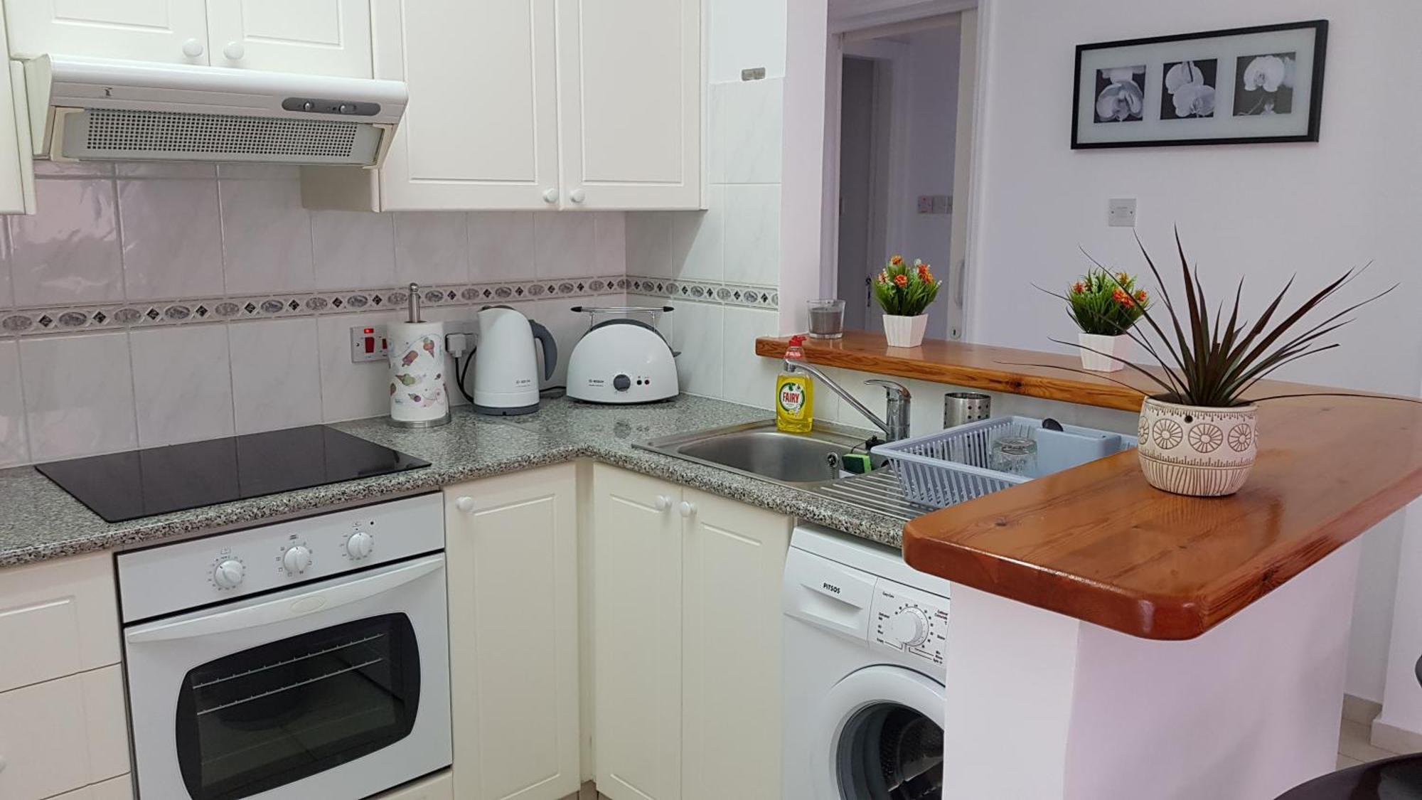 Paradise Gardens IV 2 Bd Amazing Apartment 파포스 외부 사진